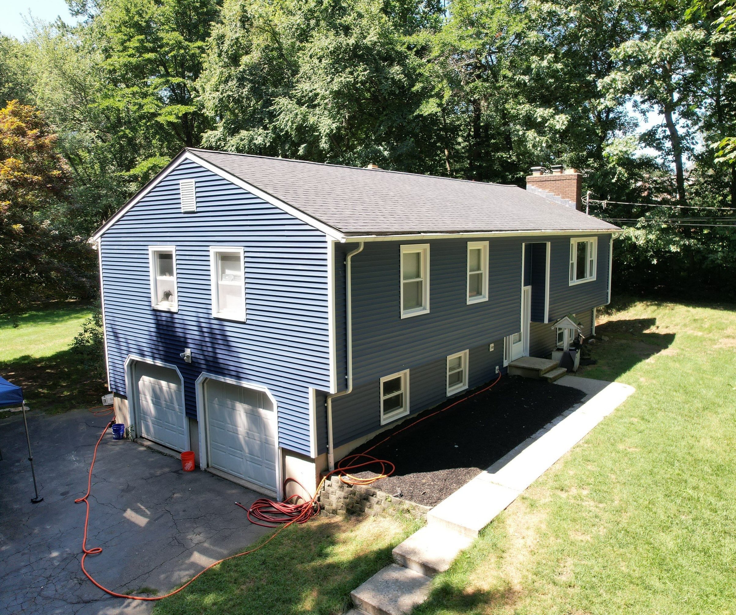 Midnight Blue CertainTeed siding installed by Ellis Builders on a Connecticut home